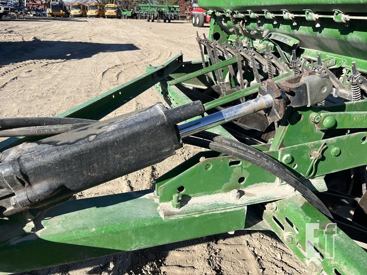 john-deere-8200-image-10