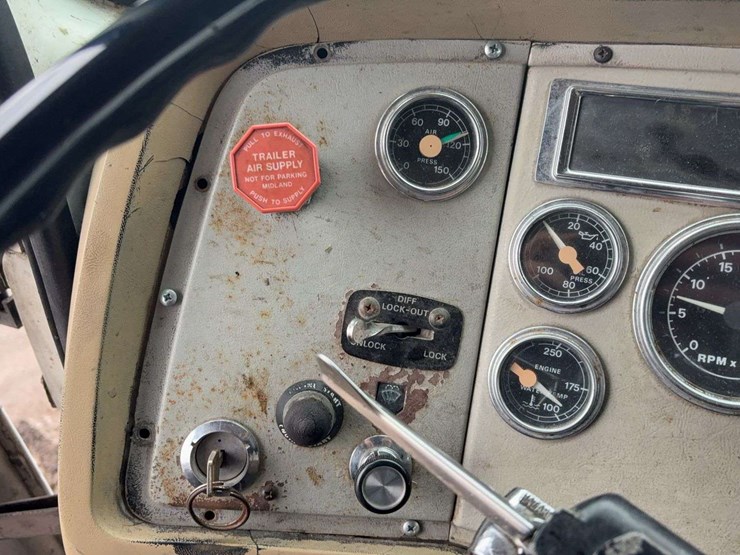 1994-ford-lt9000-image-32