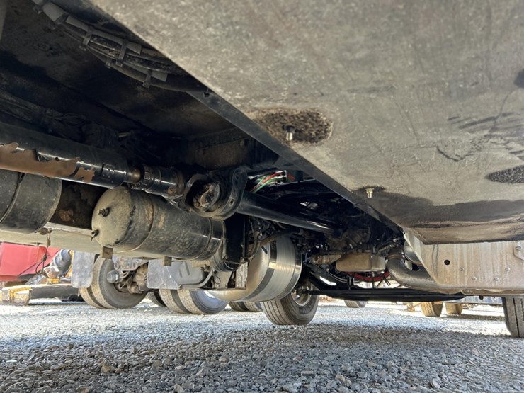 2017-peterbilt-337-image-69