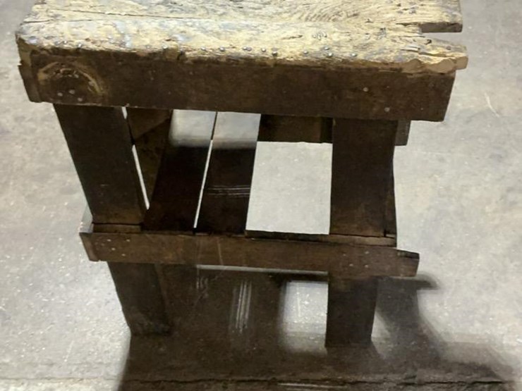 #610-•-11-wooden-tables-image-37