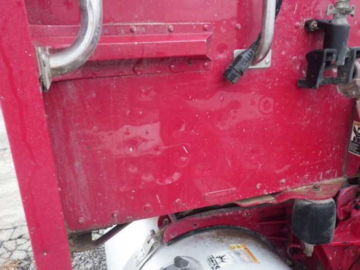 peterbilt-386-image-18