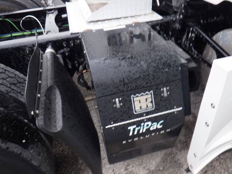 freightliner-cascadia-125-image-7