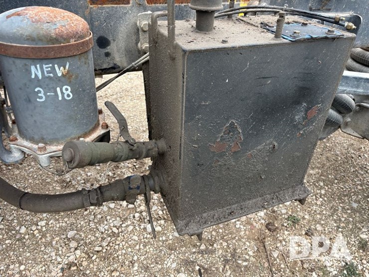 international-4900-image-44