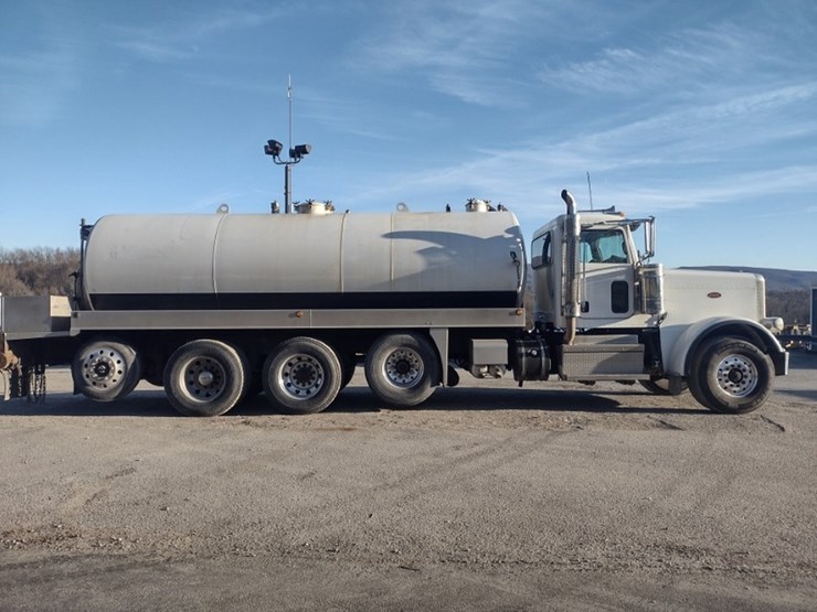 peterbilt-389-image-3