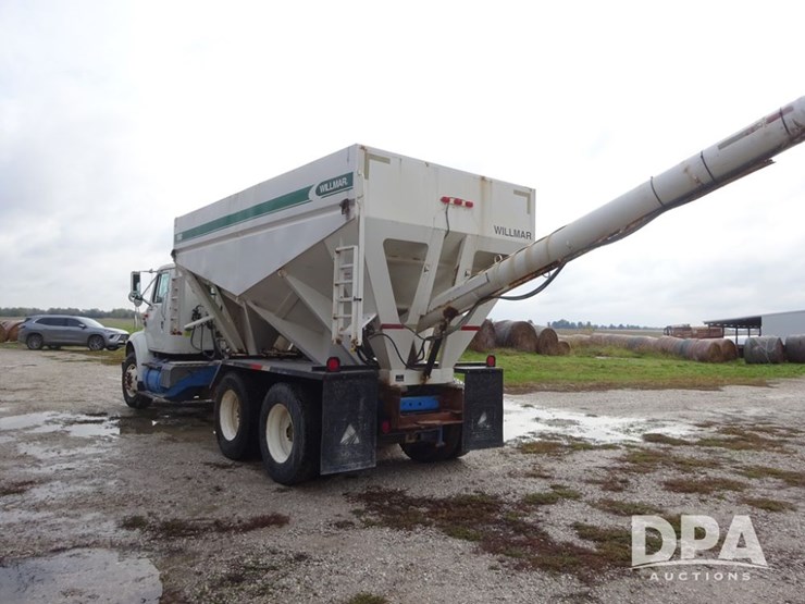 2003-international-8100-image-27