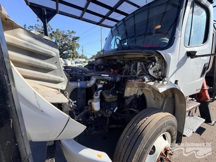 freightliner-m2-106-image-10