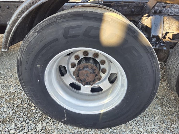 2007-peterbilt-386-image-94