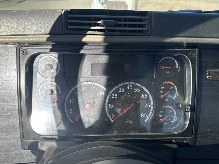 2007-freightliner-columbia-120-image-83