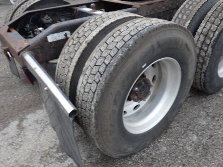 1994-peterbilt-378-image-10