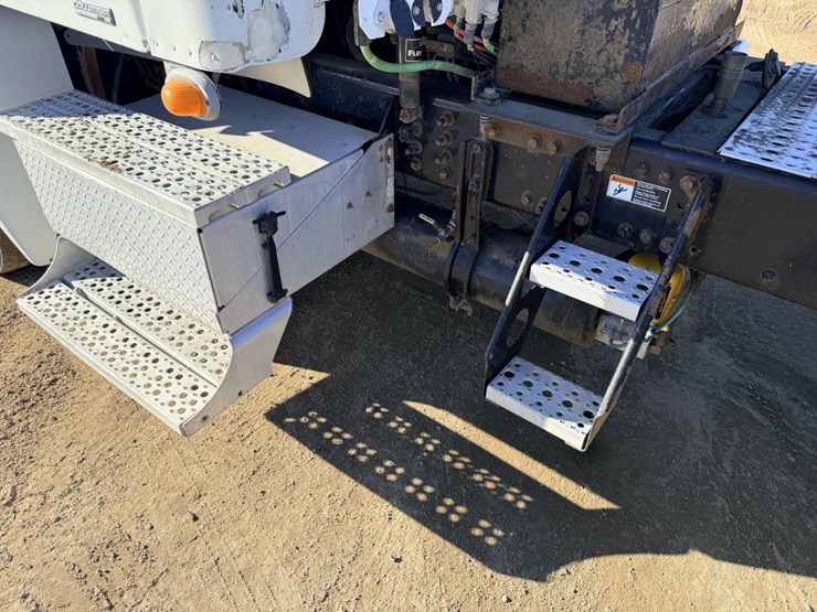 2007-freightliner-columbia-120-image-13