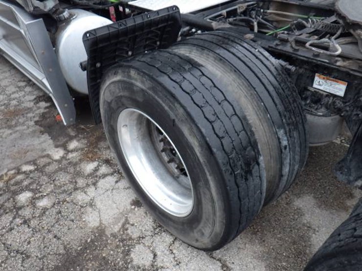 2019-freightliner-cascadia-125-image-18