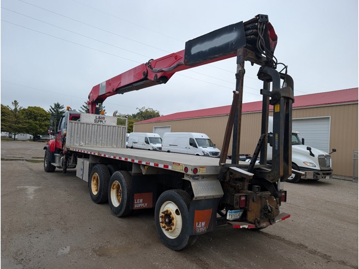 2015-freightliner-114sd-image-10