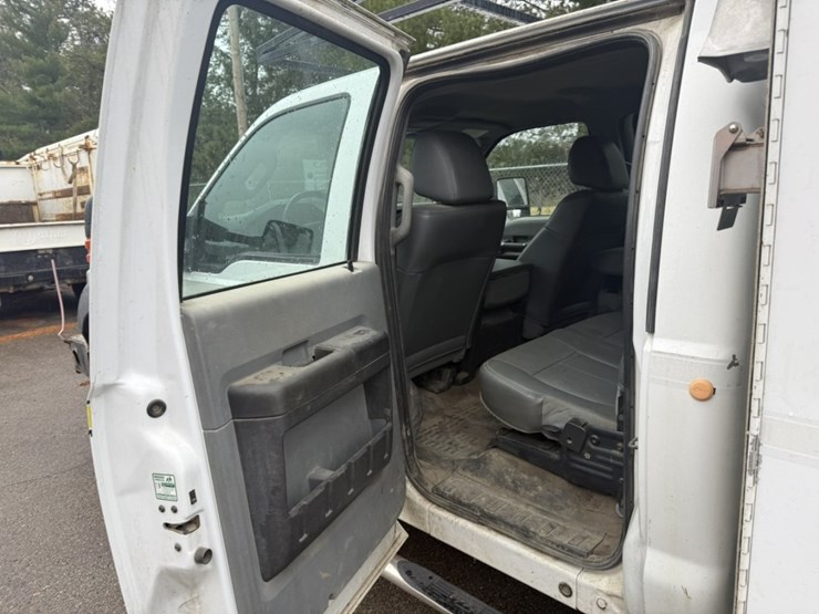 2011-ford-f550-image-29