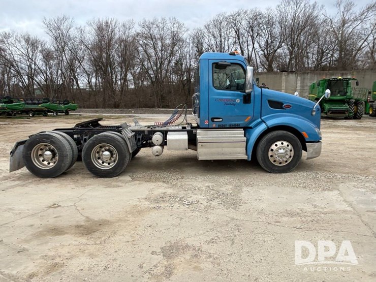 peterbilt-579-image-7