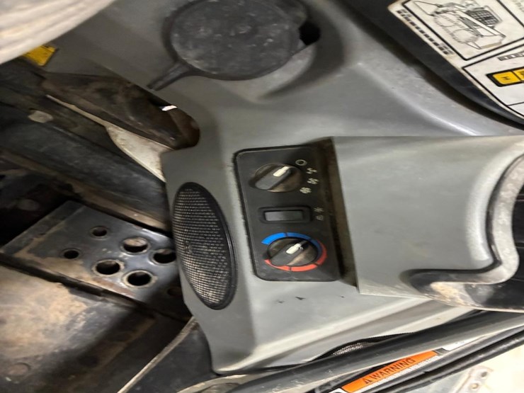 2023-bobcat-t770-image-26