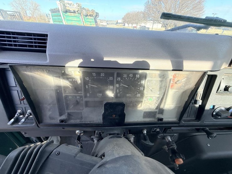 international-4700-image-43