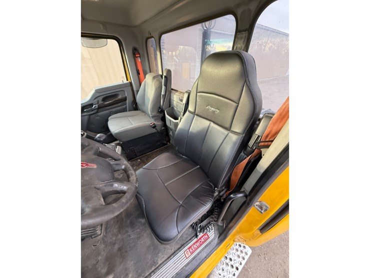 2019-kenworth-t880-image-22