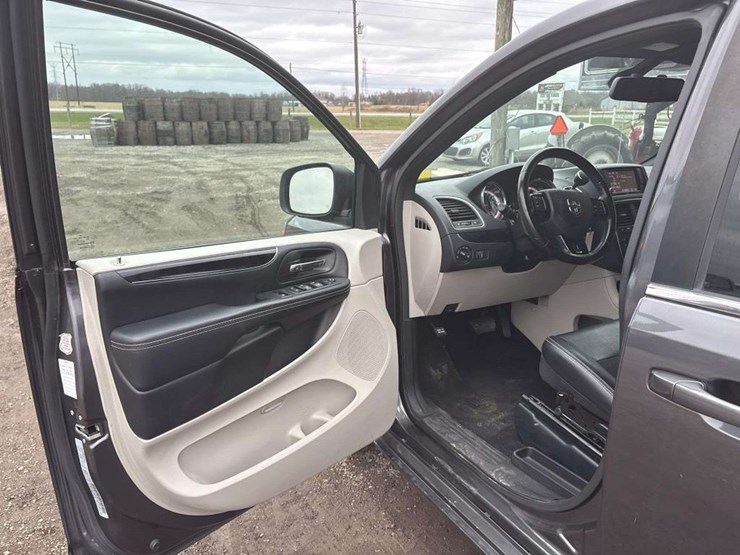 2019-dodge-grand-caravan-image-12