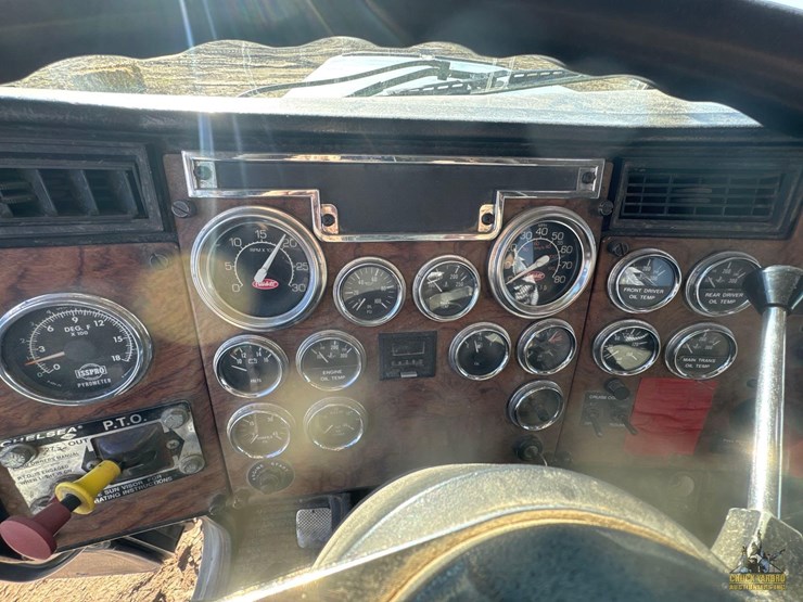 1996-peterbilt-379-image-18