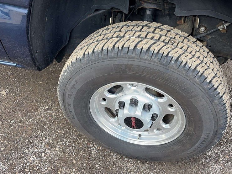 2006-gmc-2500-image-9