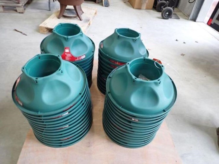 qty-of-(40)-christmas-tree-stands-image-2