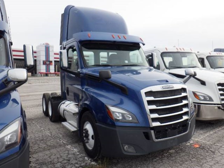 2020-freightliner-cascadia-126-image-4