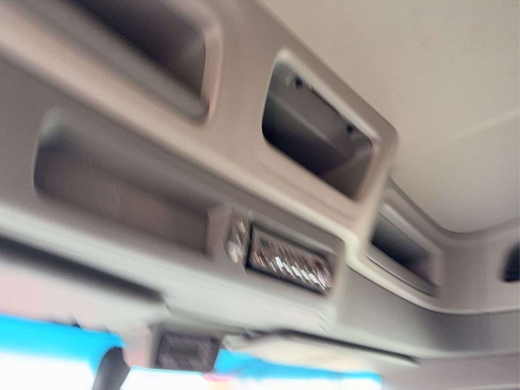 2019-peterbilt-579-image-60