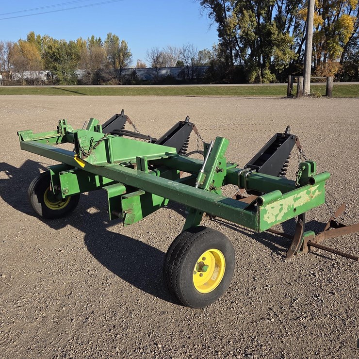John Deere 3-Pt V Ripper