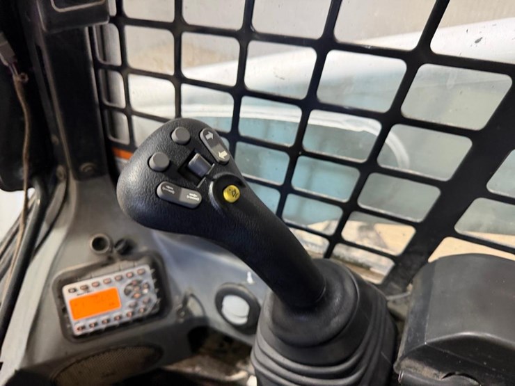 2022-bobcat-s850-image-24