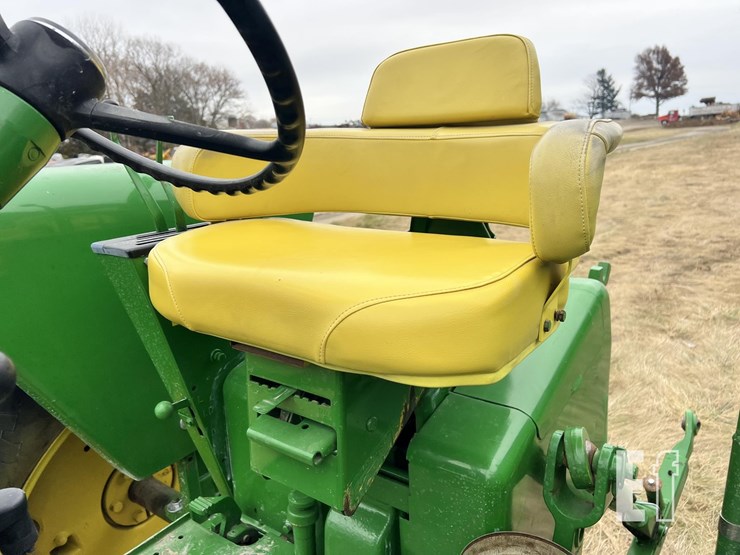 john-deere-3020-image-32