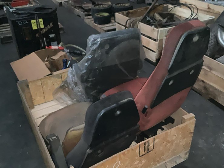 #560-•-equipment-seats-image-3