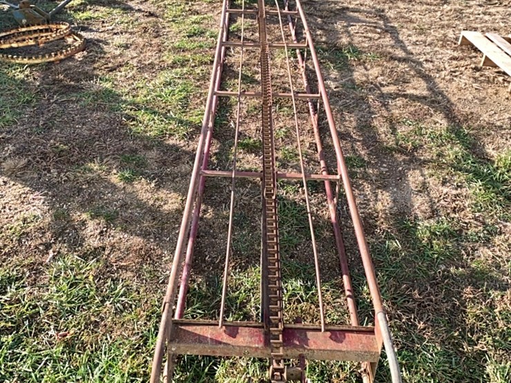 ih-15-bale-elevator-with-motor---16’-image-1