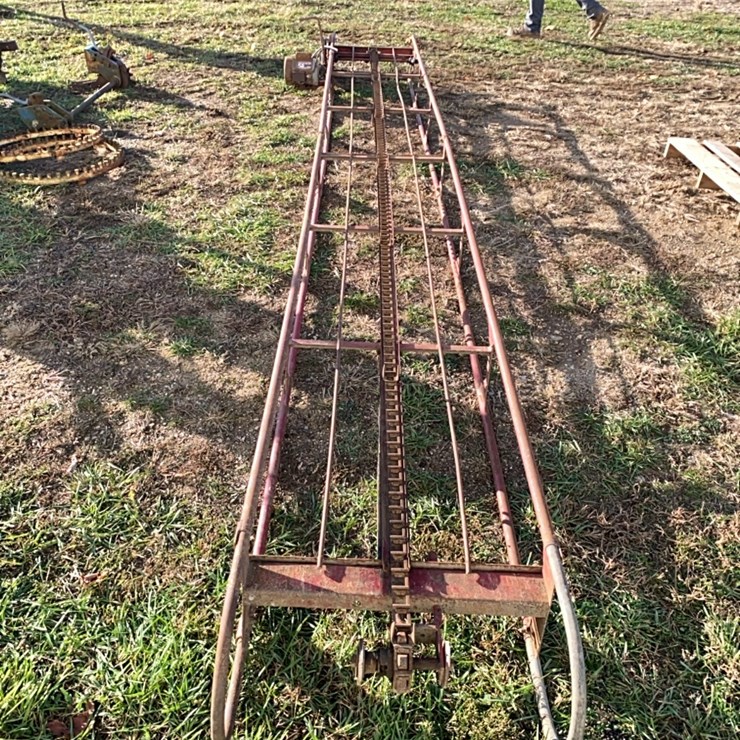 IH 15 Bale Elevator with motor - 16’