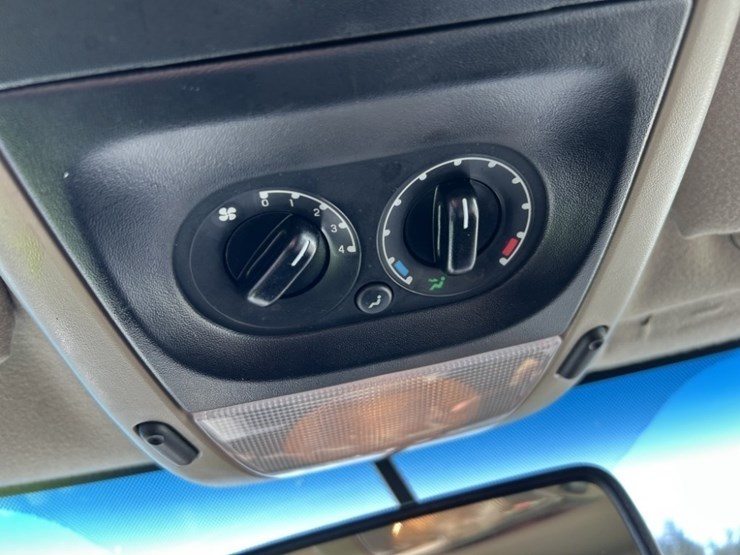 2007-ford-explorer-xlt-image-30