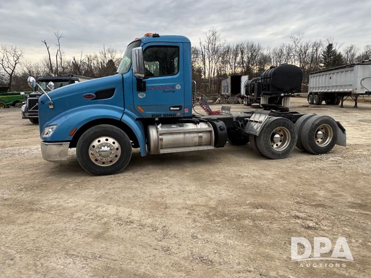 peterbilt-579-image-16