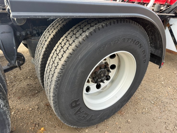 2019-freightliner-cascadia-125-image-12