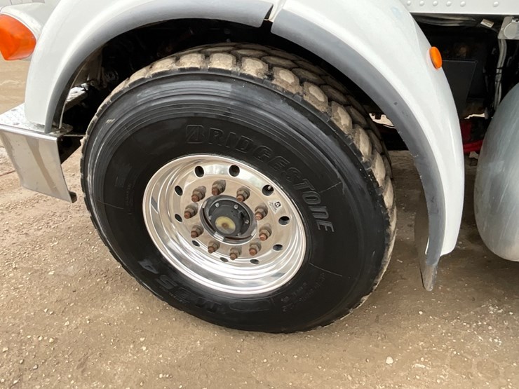 2015-peterbilt-365-image-24