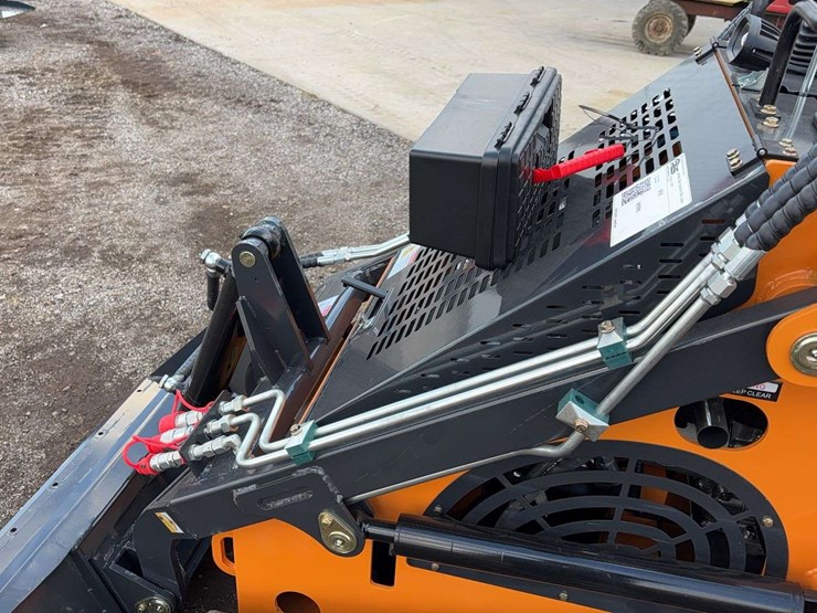 landhero-mini-stand-on-skid-loader-image-13