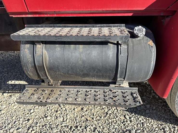 2005-international-durastar-4300-image-12