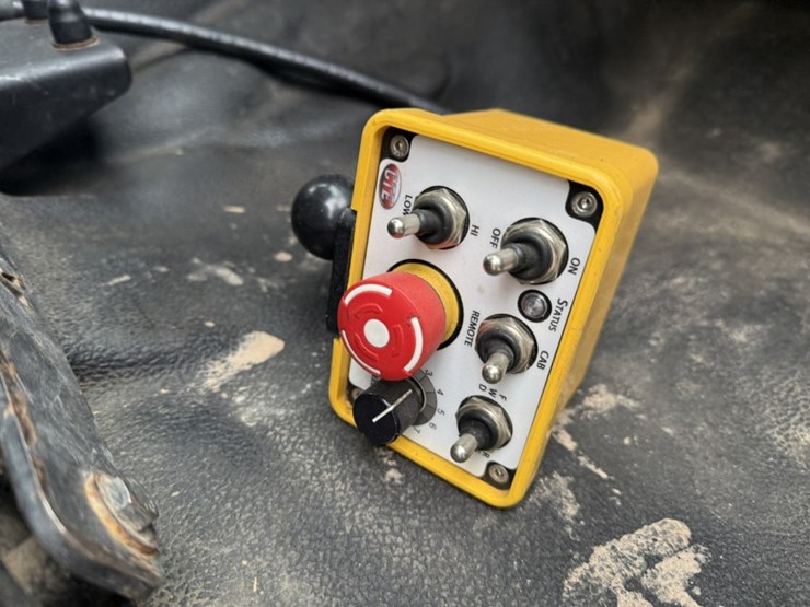 #1830-•-2015-ram-5500-4x4-service-truck-image-30