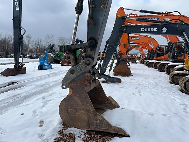 2016-deere-210g-image-3