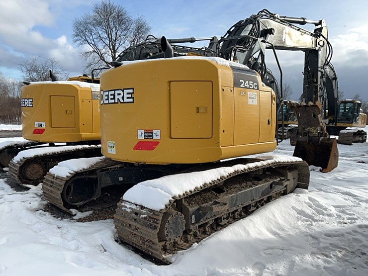 2017-deere-245g-lc-image-20