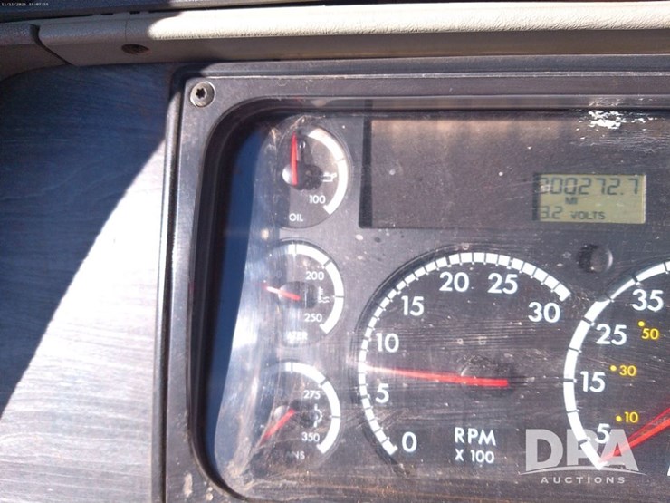 2007-freightliner-columbia-112-image-30