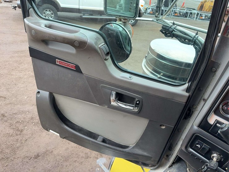 2010-kenworth-t800-image-107