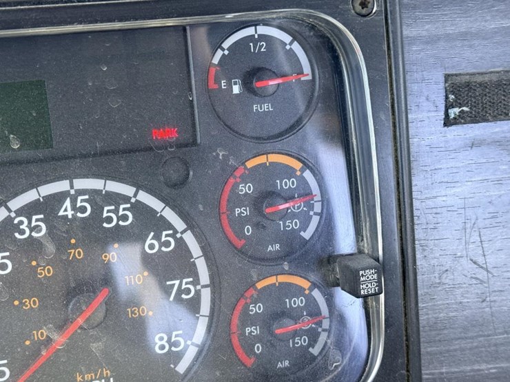 2007-freightliner-columbia-120-image-65