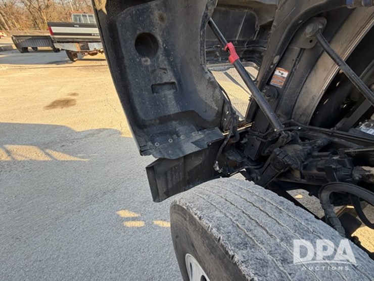 peterbilt-567-image-39