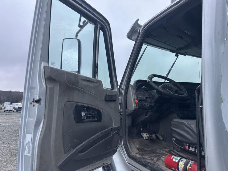 2014-international-prostar-image-23