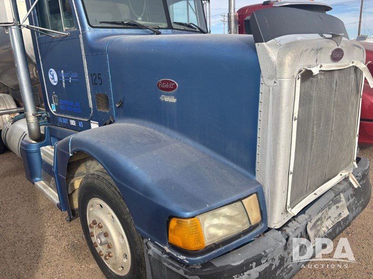 peterbilt-377-image-41