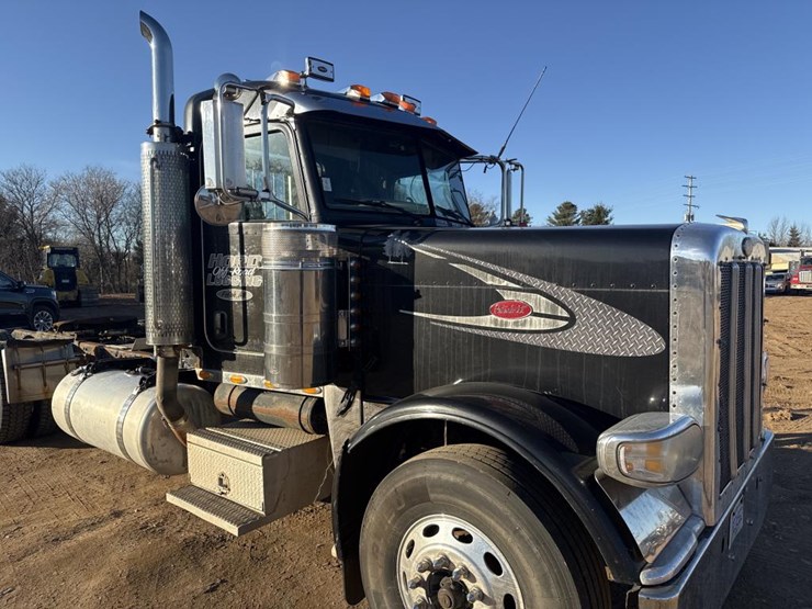 2008-peterbilt-388-image-11