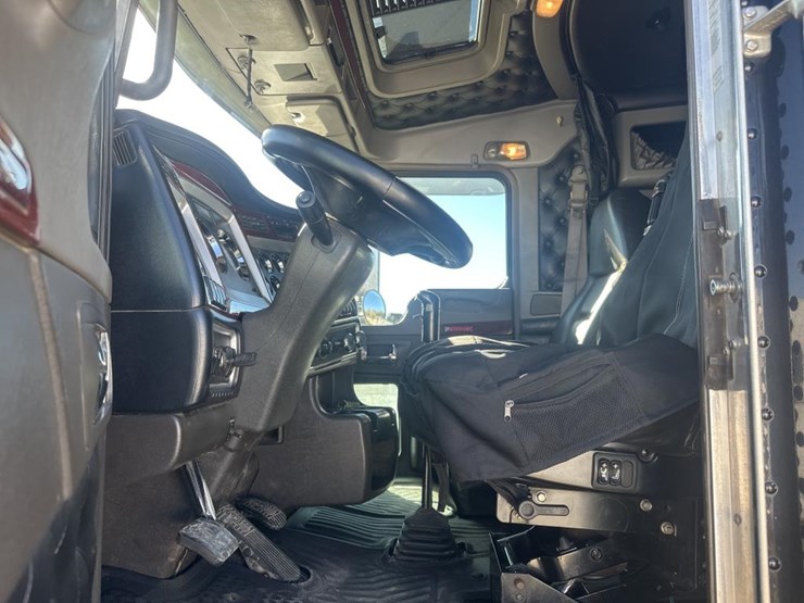 2009-kenworth-t800-image-27